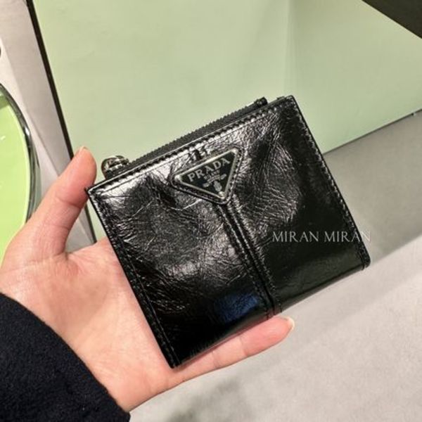 正規品【PRADA】プレゼントにも最適★二つ折り財布/ 2MC066