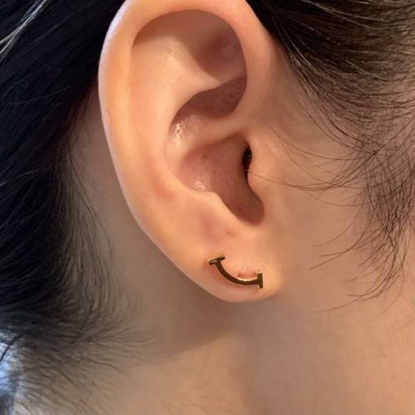【すぐ届く】TIFFANY&Co. ティファニー T スマイル ピアス