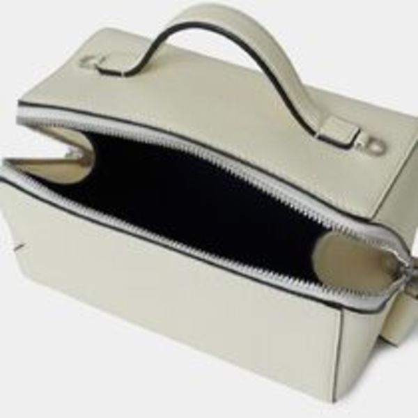 【VALEXTRA】Vライン ビューティーケース マイクロ ホワイト