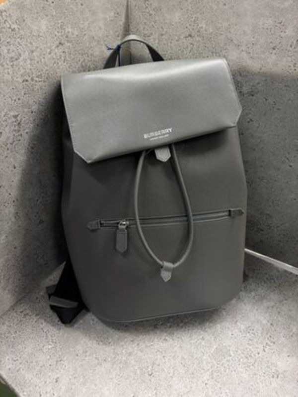 バーバリー レザー フラップ バックパック GREY 81146821