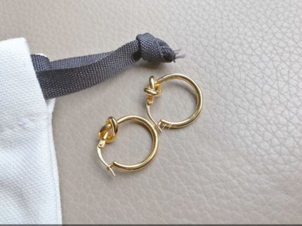 (セリーヌ)ノットスモールフープピアス