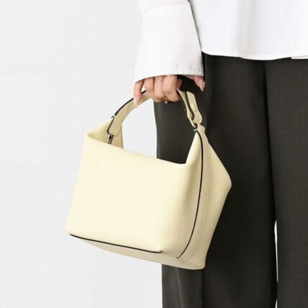 【国内即発】VALEXTRA MOCHI モチバッグ