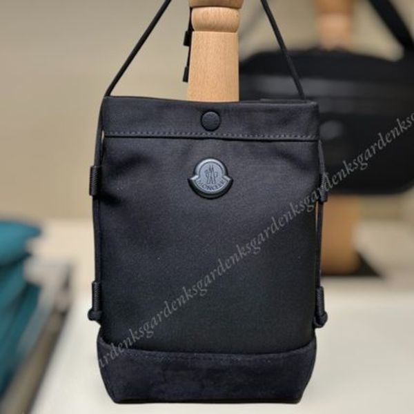 限定!すぐ届く!MONCLER TECH フォンケース