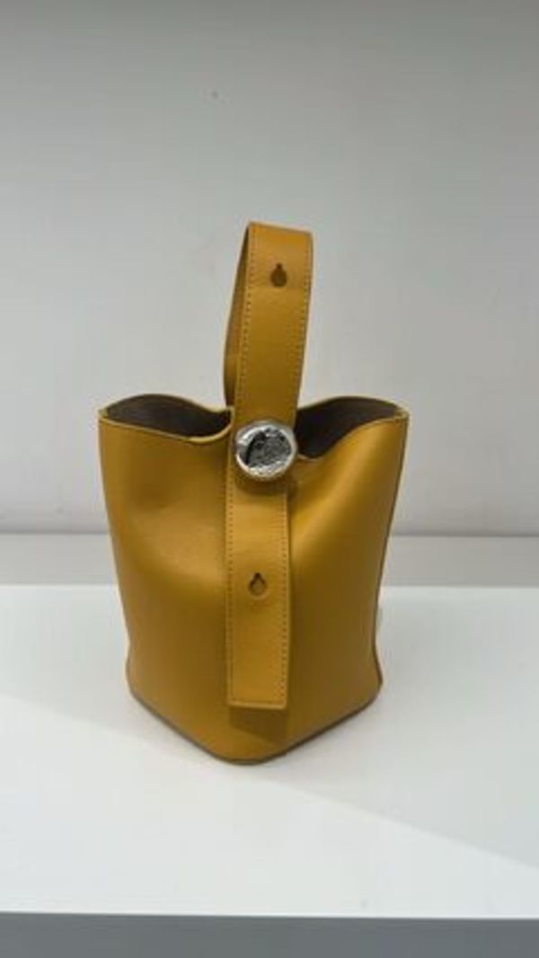 Outlet! 【 LOEWE 】 ペブル バケットバッグ ミニ PEBBLE Mini