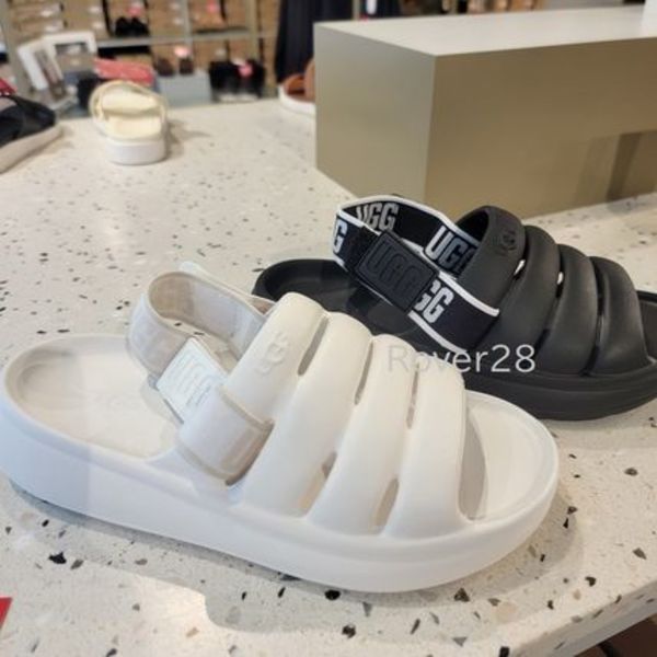 セール【UGG】ストラップが取り外せる ふんわり履き心地サンダル