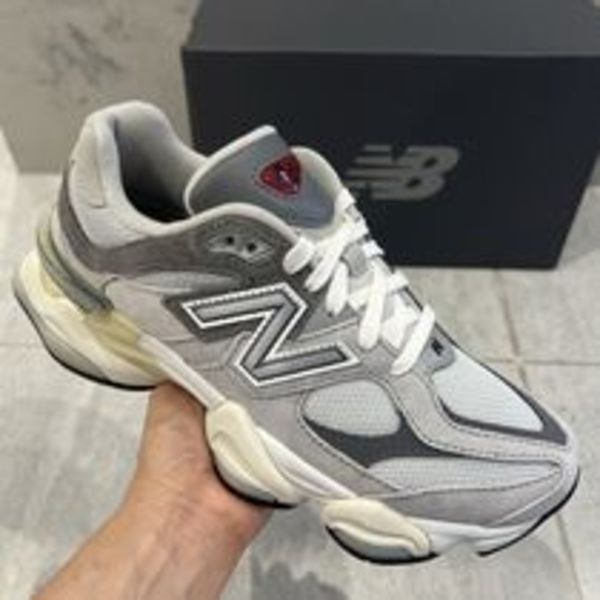 大人気カラー【New Balance】9060 ニューバランス 関税無/送料込