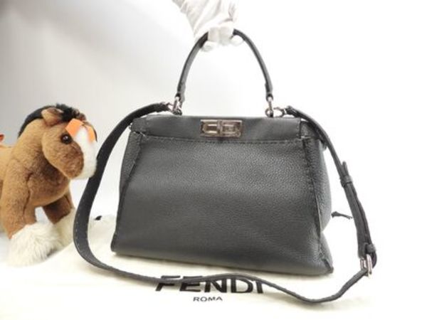 フェンディ ピーカブーレギュラー セレリアレザー 灰