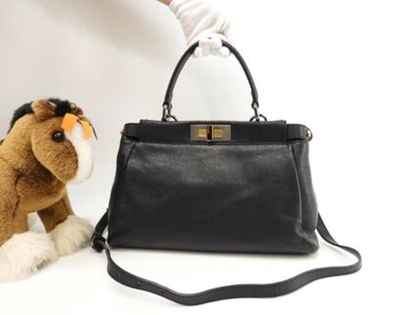 フェンディ ピーカブー小 レザー 黒 ショルダーストラップ付