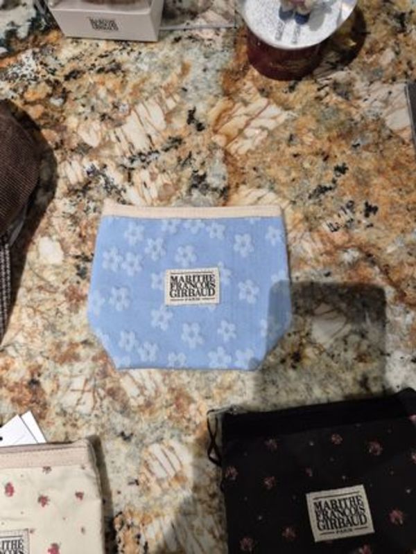 ♥MARITHE ♥CLASSIC LOGO EMBO FLOWER POUCH