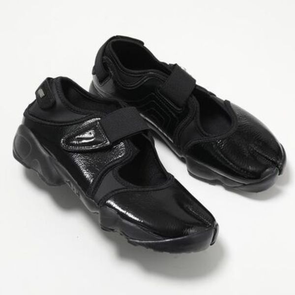 NIKE スニーカー AIR RIFT IB8954 足袋 ローカット
