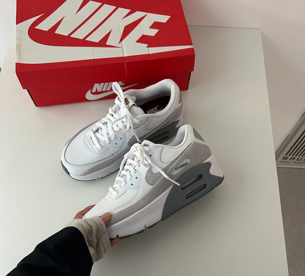 ナイキ エア マックス 90 LV8 Air Max 90 厚底　シルバー NIKE（ナイキ） スニーカー W AIRMAX 90 LV8 ウィメンズ エア マックス