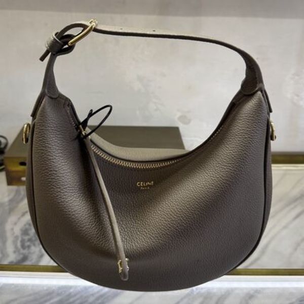 日常使いにピッタリ CELINE ティーン ルル バッグ カーフスキン