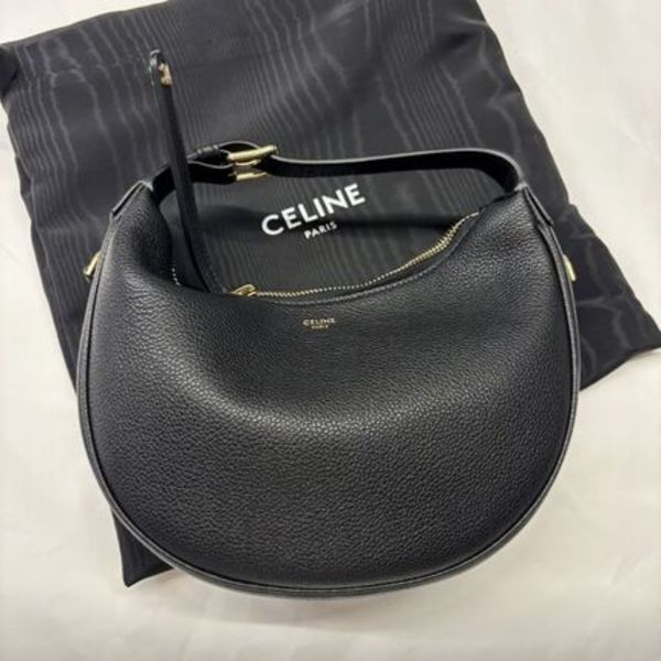 日常使いにピッタリ CELINE ティーン ルル バッグ カーフスキン