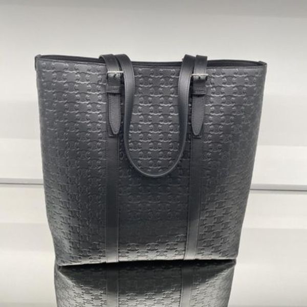 国内発送/CELINE/カバ カーフスキン トリオンフ バックル