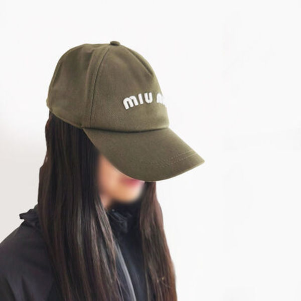 【直営店買付】MIU MIU ベースボールキャップ