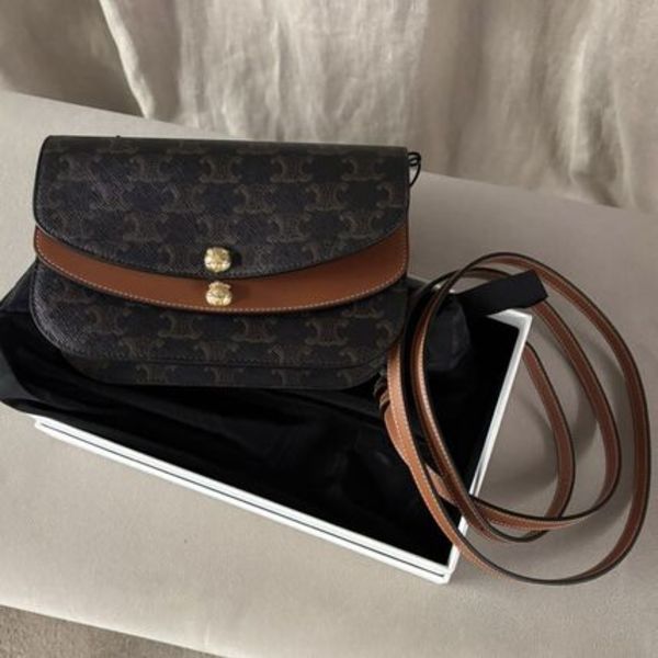 【CELINE】 ストラップ デュオウォレット トリオンフキャンバス