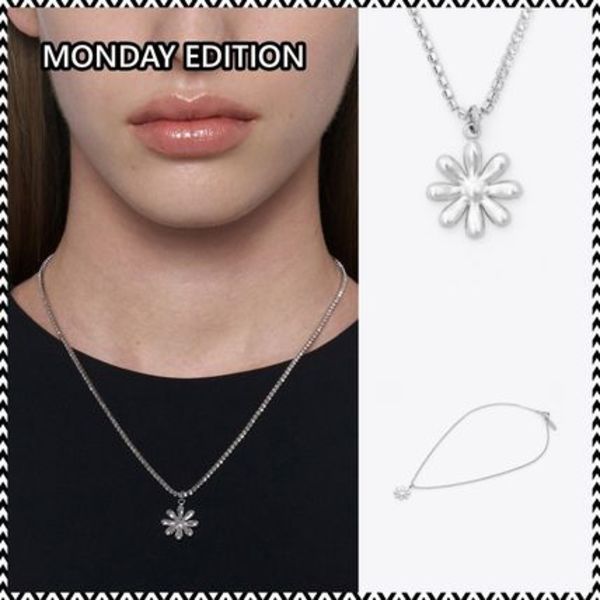 《MONDAY EDITION》 GLITTER DAISY NECKLACE