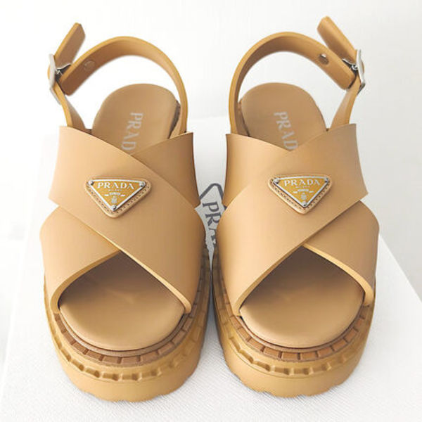 【直営店買付】PRADA トライアングルロゴ 厚底サンダル