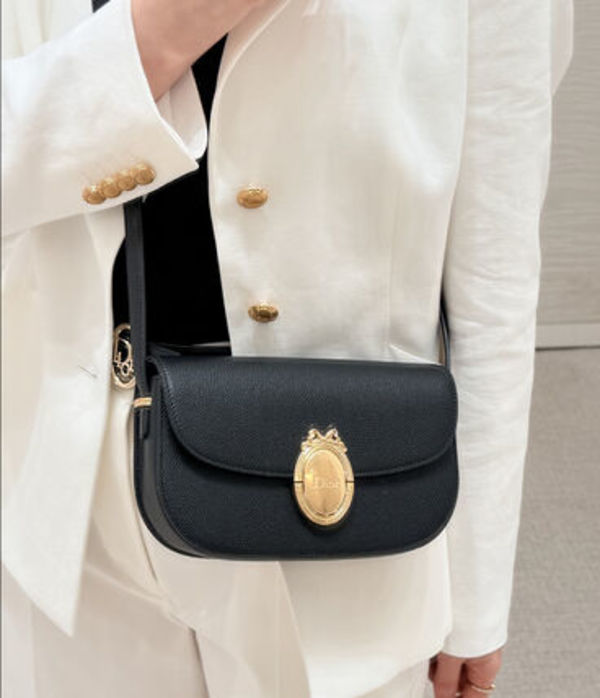 Dior Medaillon《フラップバッグ ミディアム》Black カーフ 直営