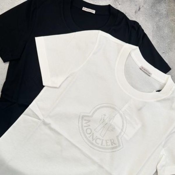 < MONCLER  >モンクレール・ロゴ・クリスタルTシャツ