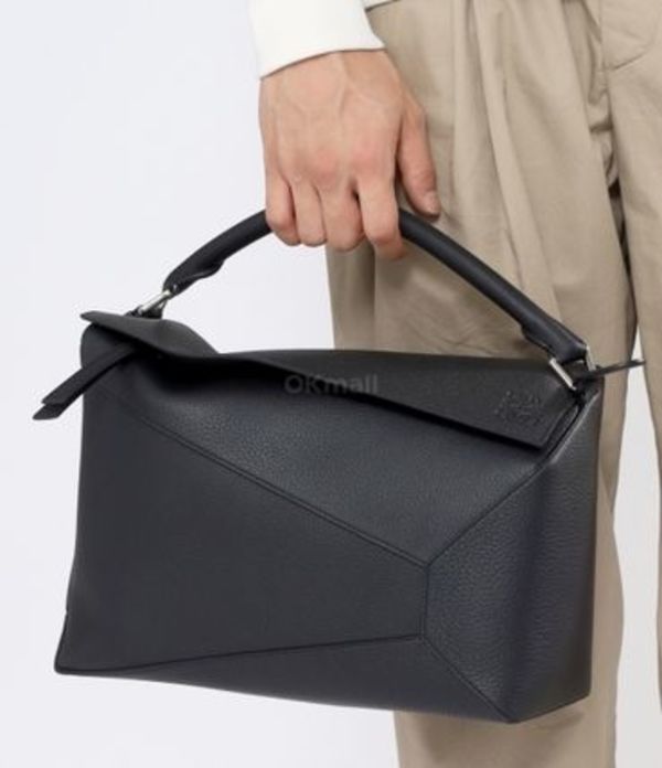 LOEWE| (Large Puzzle bag in grained calfskin (B510P00X0