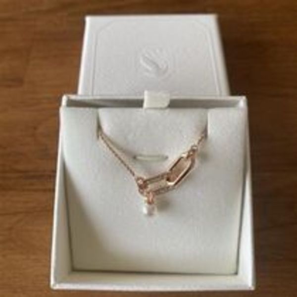 【SWAROVSKI】Constella ペンダント 純正箱付き