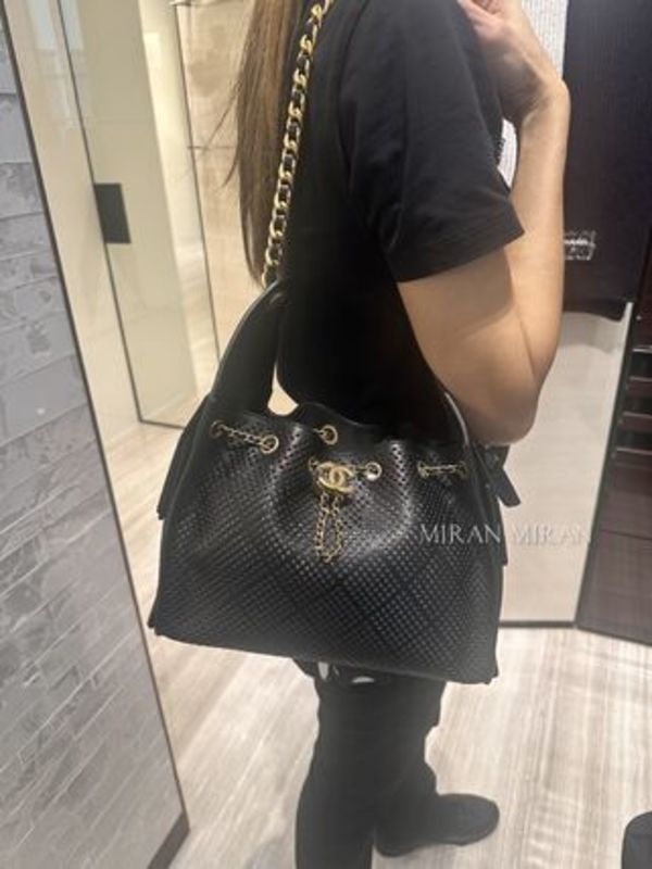【CHANEL】パンチングレザーCHANEL 25 スモールバッグ AS5293