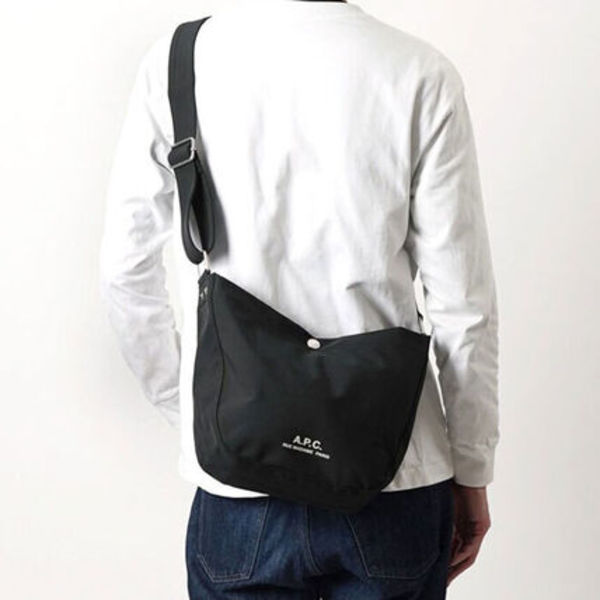 国内発送 A.P.C.アーペーセー ショルダーバッグ JOURNAL M67010