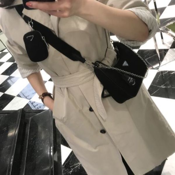 送料込【PRADA】大人気ナイロンバッグ Re-Edition 2005/1BH204
