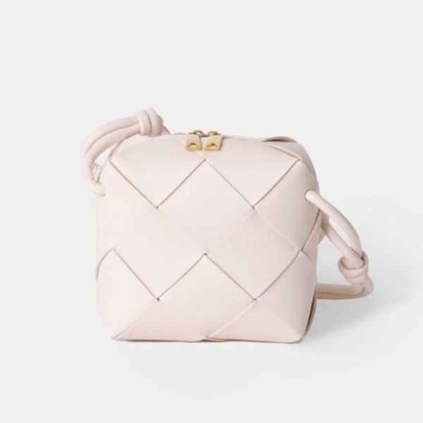 BOTTEGA VENETA ミニ カセット カメラバッグ 701915 VCQC2 7671