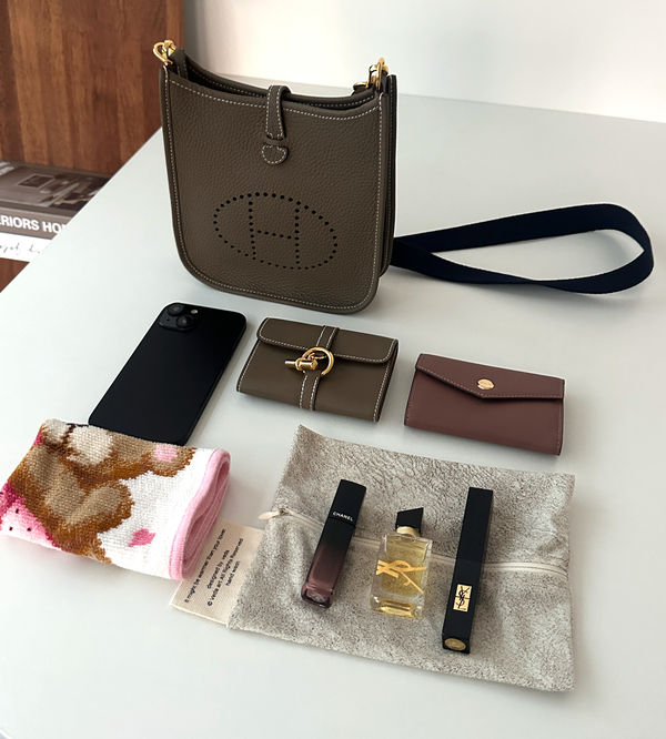 型崩れしにくく大人の必需品+αがきれいに収まるサイズ感!