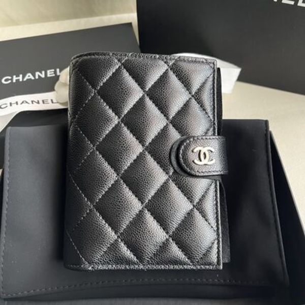 【お財布一体型!旅行のお供に★】CHANEL パスポートケース