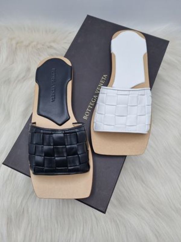 [セール半額]Bottega Veneta フラットサンダル イントレチャート