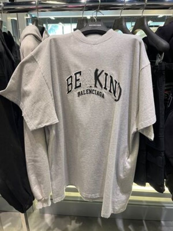 BALENCIAGA BE KIND オーバーサイズ メンズTシャツ 739028 TPVD5