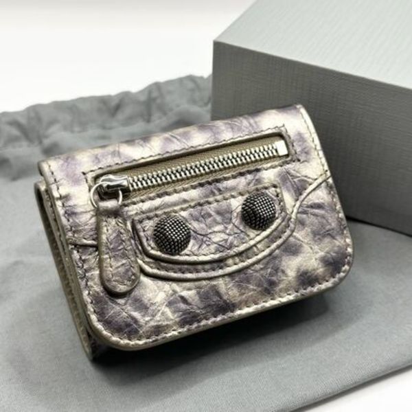 【新品未使用】BALENCIAGA バレンシアガ  三つ折り 財布 本革