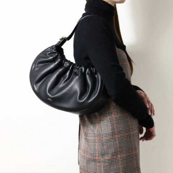 A.P.C. ショルダーバッグ Ninon Hoop Bag PUAAT F67049