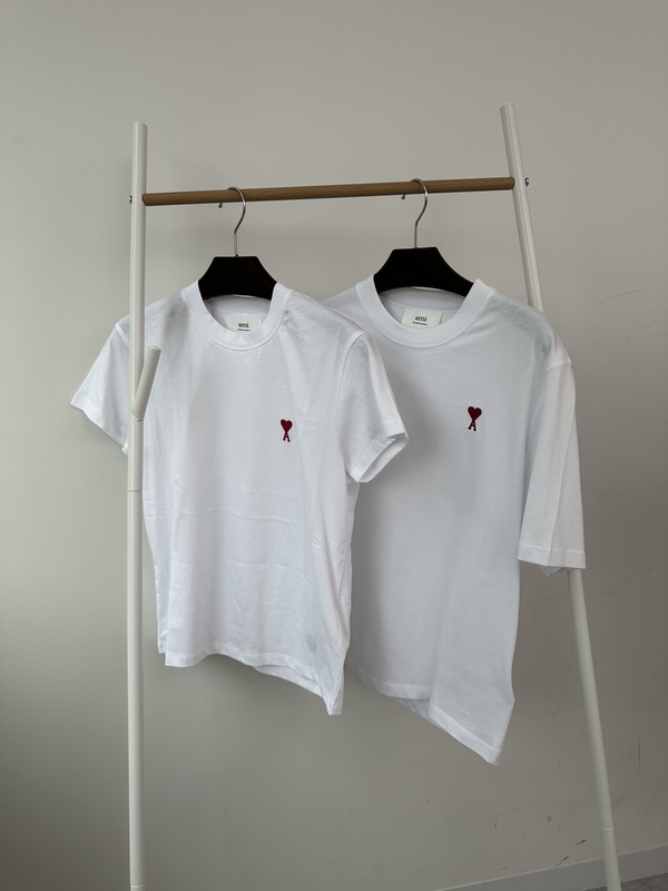 大ヒット!AMI PARIS(アミ パリス)のTシャツのサイズ感・透け感・口コミ