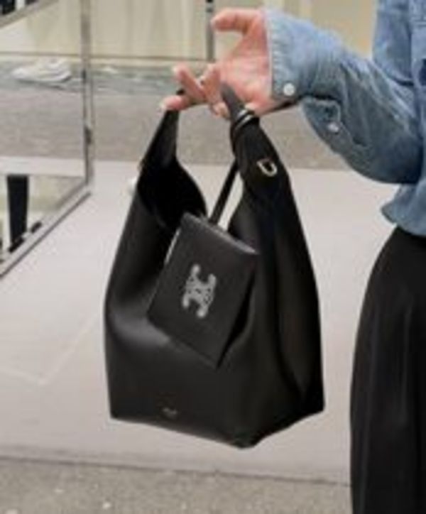 CELINE 新作 スモールホーボー L10133Q71