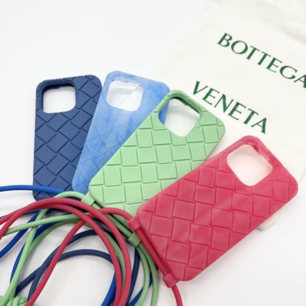 【新品未使用】BOTTEGA VENETA  iPhoneケース14pro ショルダー紐