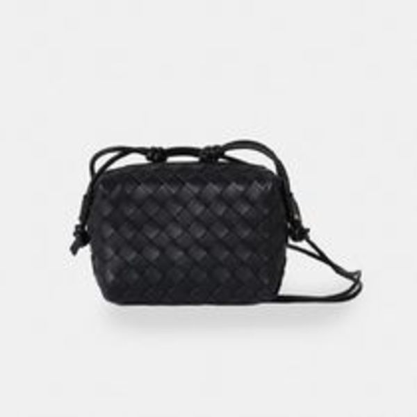 カラバリ有☆直営店買付 BOTTEGA VENETA ミニループカメラバッグ