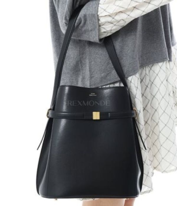 TOTEME| (Belted leather bucket bag (244-WAL0048-LE0025