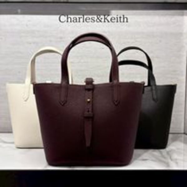 台湾 CHARLES&KEITH Beryl バックル バケットバッグ