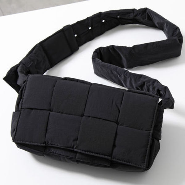 BOTTEGA VENETA バッグ MEDIUM PADDED CASSETTE 749878 VBO81