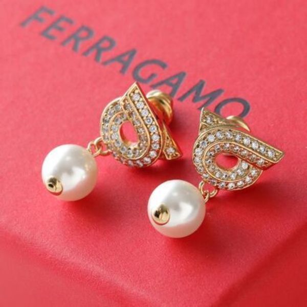FERRAGAMO スタッドピアス 76 0781 776604 ガンチーニ