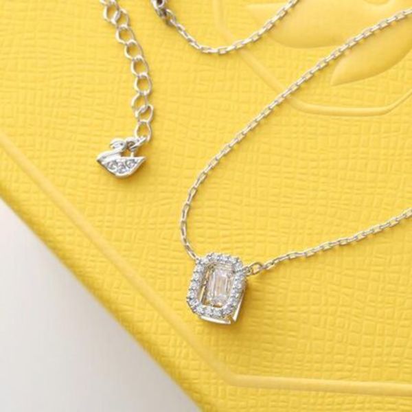 SWAROVSKI ネックレス Una pendant 5599177