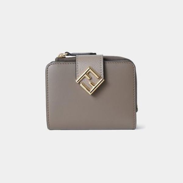 ★ FENDI★ ロゴ付き折りたたみ財布【多色在庫】