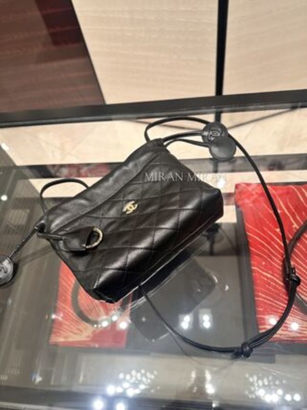 【CHANEL】レザーストラップ付きポーチ ショルダーバッグ