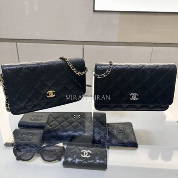 【CHANEL】 入手困難♪ チェーンウォレット AP4241Y01588