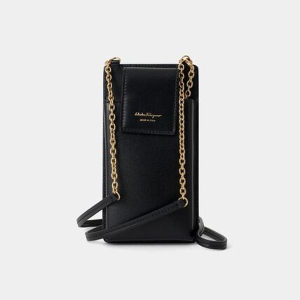 ★FERRAGAMO★ショルダーバッグ ポシェット★ブラック(黒)系