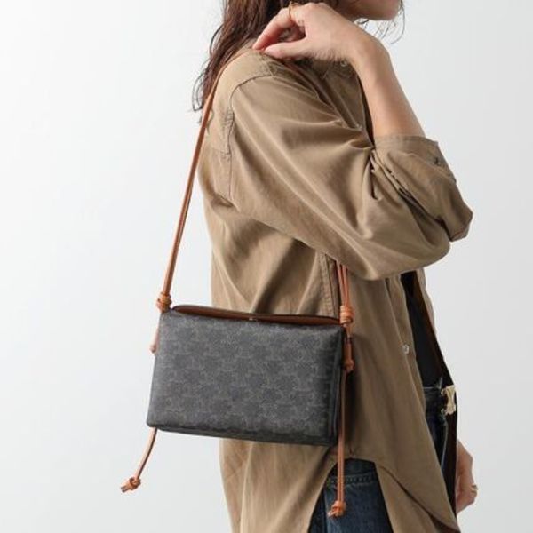CELINE ショルダーバッグ TRIO FLAP 10P863N98